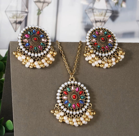Multicolored earring with tassels and necklace set